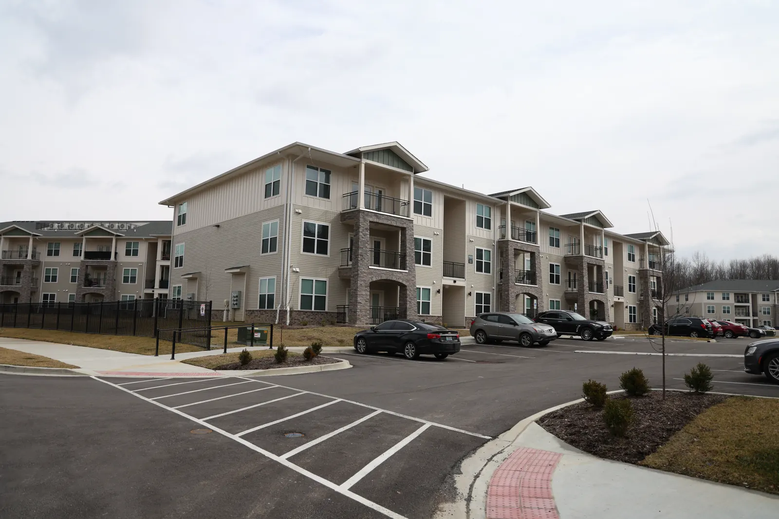 Laurel at Woodlands apartments, Louisville
