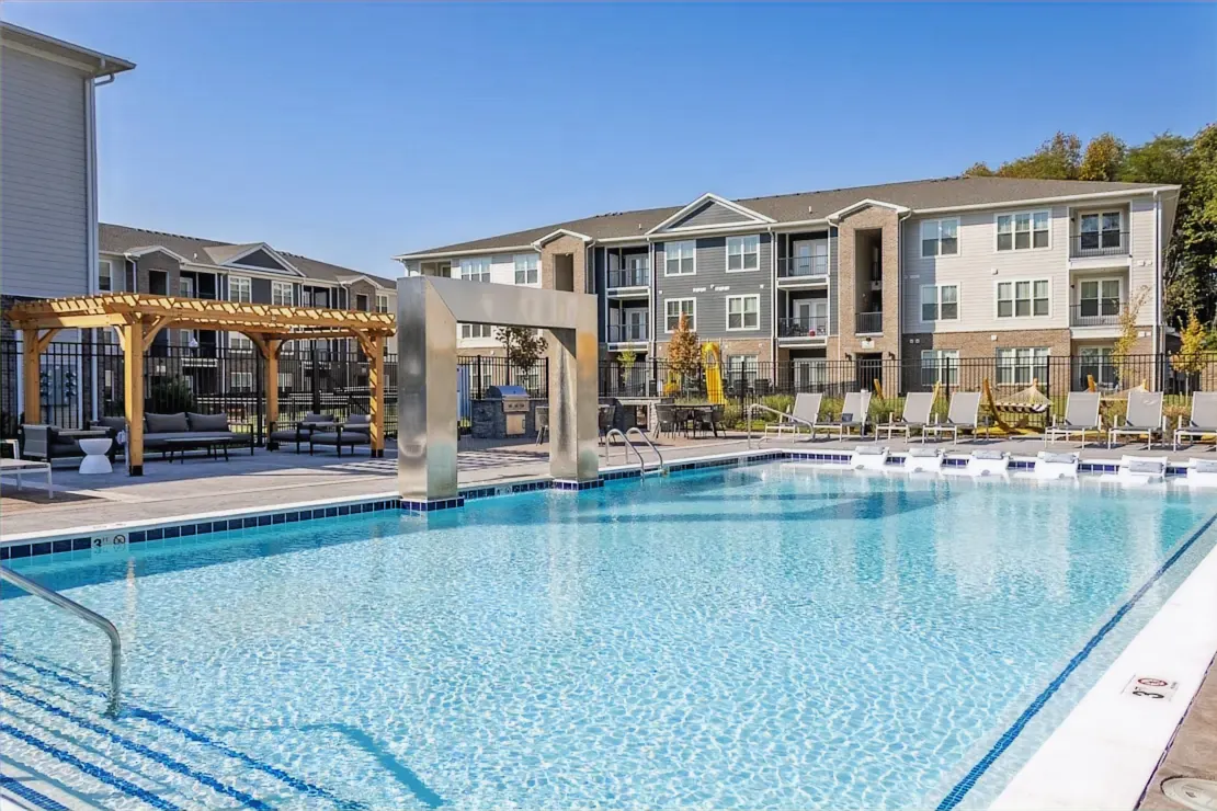 The Warren apartments and pool, Jeffersonville